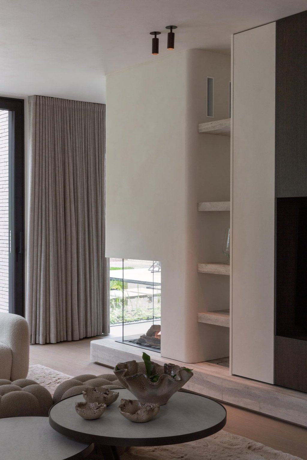 Haardsokkel uit natuursteen travertijn Travertino Silver.